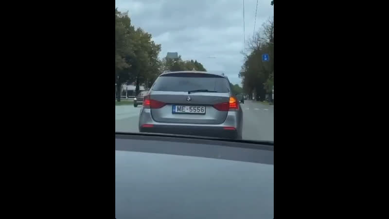 Ну навигатор же сказал «повернуть направо»