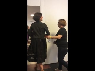 She's looking at sean doing his photo ops #seana