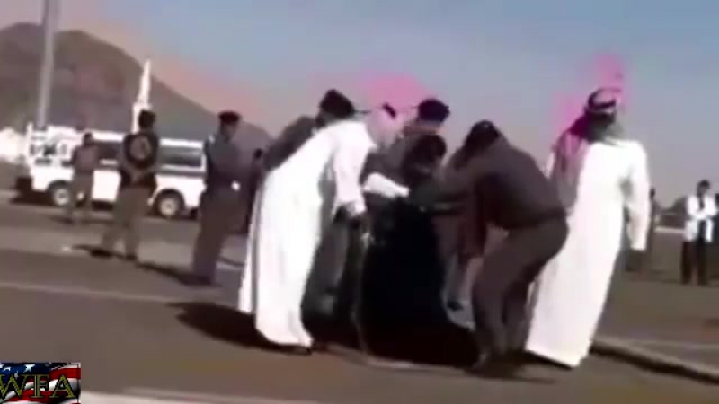 Женщина из мьянмы молодые посреди дороги в саудовской аравии (18+)