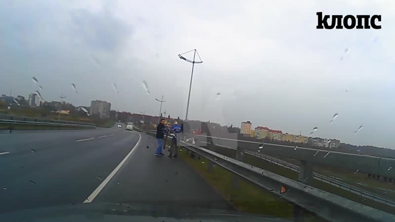 Опасные манёвры mazda и видео первых минут после смертельного дтп под пионерским