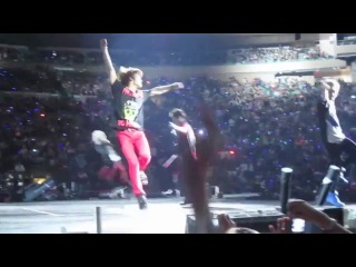 [fancam] 111023 smtown ny minho being cute and dancing crazy