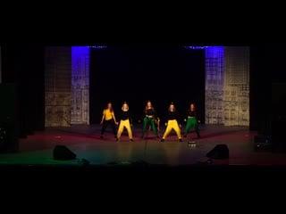 Street show adult колибри