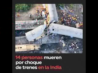 Dos trenes de pasajeros descarrilan y se estrellan en la india
