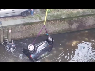 Car fell into river in the first scenes the hitmans bodyguard on amsterdam