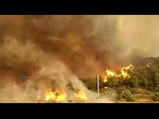 Out of control wildfire rages in spains catalonia region, mar/26/2019