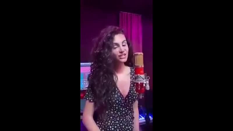 Певица arpi alto поразительно похожа на джулию робертс послушайте, как она поет