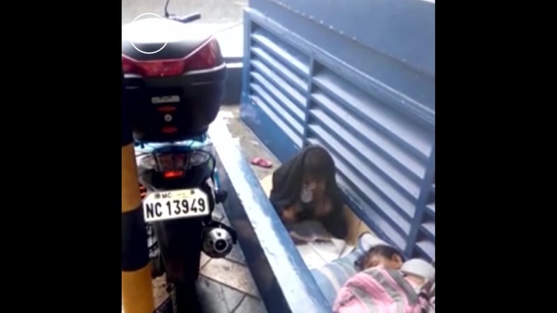 На филиппинах семья осталась без дома, но не потеряла амбиций