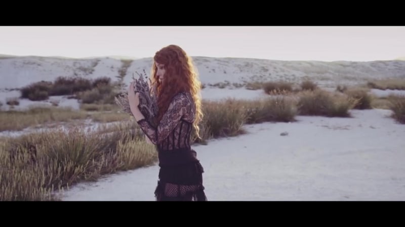 Gülden mutlu çiçek gibi