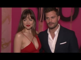 Dakota johnson e jamie dornan comparecem em exibição de cinquenta tons de liberdade (parte 2)