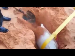 Kaк вытaщить мaшину из пecкa в пуcтынe