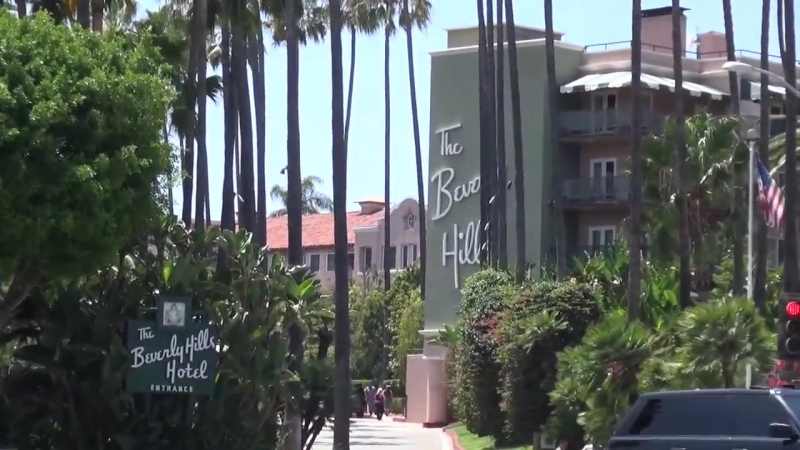 Thursday, july 23, 2015 scott disick met kourtney kardashian for their first custody negotiation at the beverly hills hotel