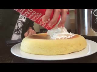 Mxmtoon cooking a rice cooker pancake!!