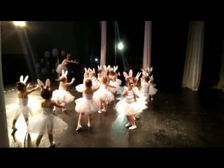 Первый раз на сцене солнечные лучики