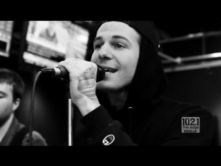 The neighbourhood wires (live at the edge)