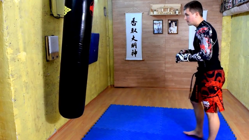 Комбинация с уширо гери мае гери двойка прямых ударов киокушинкай каратэ мма муай тай