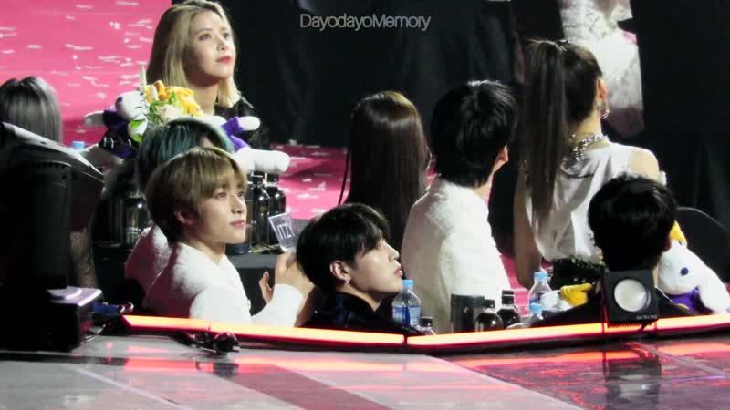 200130 sma 서울가요대상 bts 음반대상 수상소감 vcr 보는 투모로우바이투게더(txt)