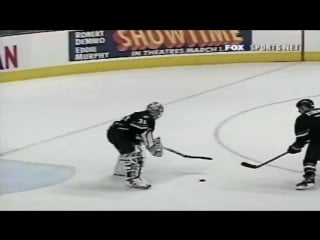 On march 10, 2002, #tbt evgeni nabokov scores a goal / шайба набокова