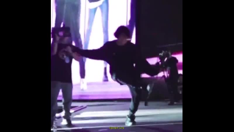 Waah look at kookoo vibing to hobi’s "just dance”