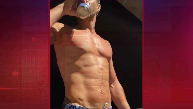 Павел деревянко блеснул загорелым телом и железным прессом