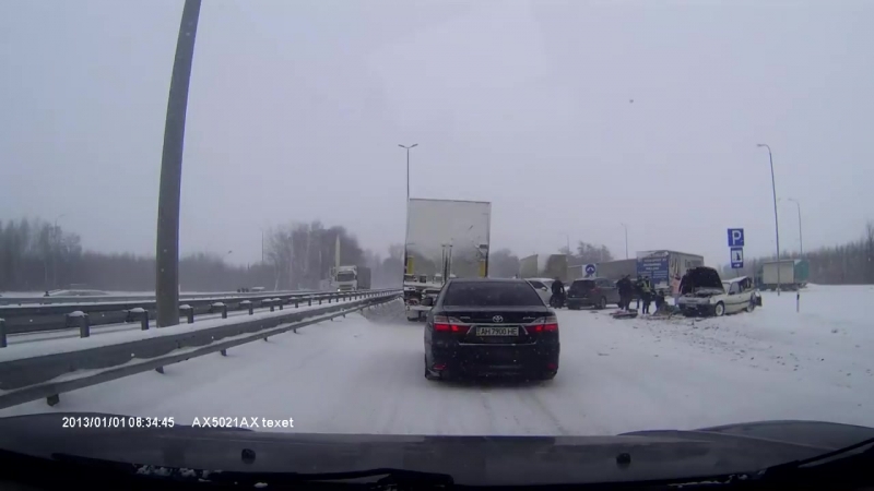 Авария на трассе житомир киев полицейский чудом избежал смерти cut