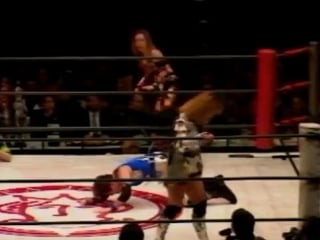 Akira hokuto, mayumi ozaki vs crush gals (chigusa nagayo, lioness asuka)