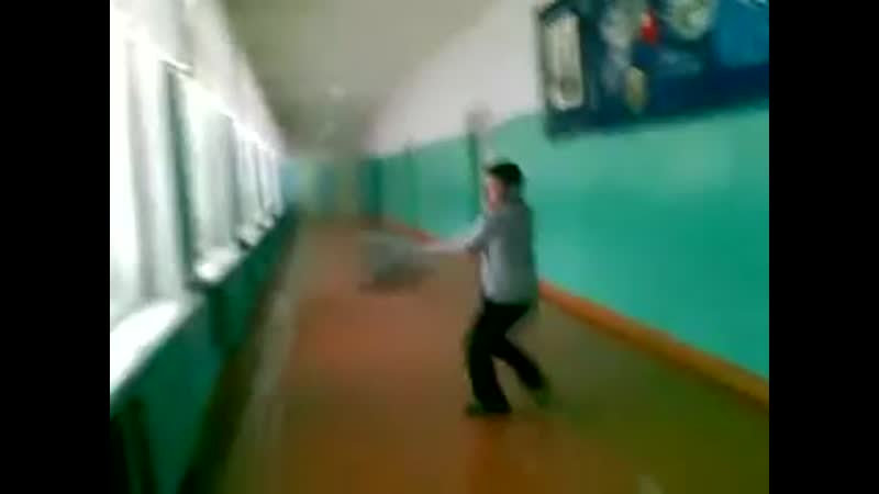 Пацан инулся и молодые