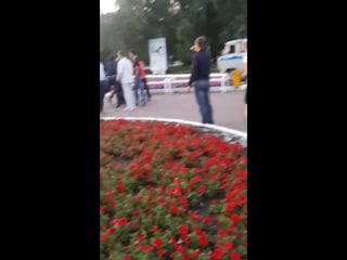 Драка между вдвшниками и полицейскими в центре костаная