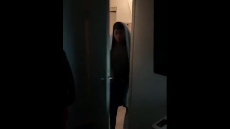 Когда сидишь допоздна и заходит мама