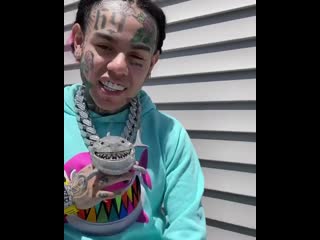 6ix9ine флексит своей ювелиркой
