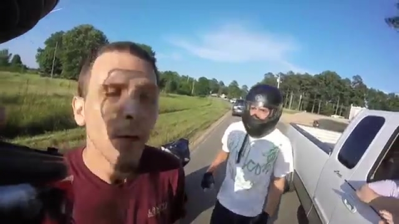 Ударил шлемом в нос автохама