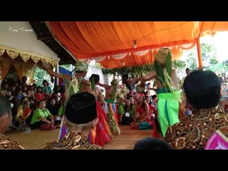 Pengantin adat dayak ma‘anyan