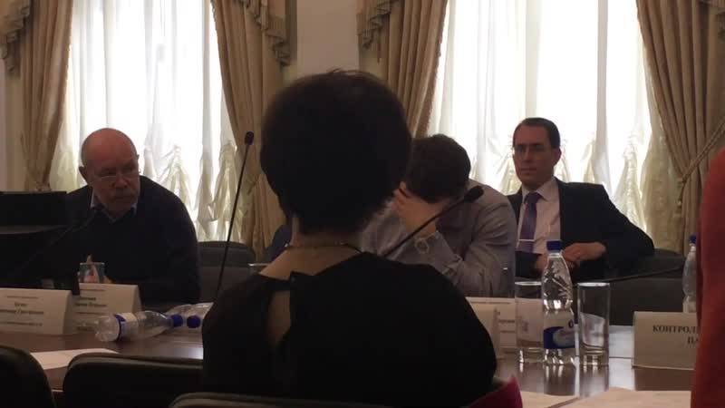 Депутат единоросс заснул за столом на заседании комиссии