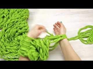 Arm knitting infinity scarf in 30 minutes