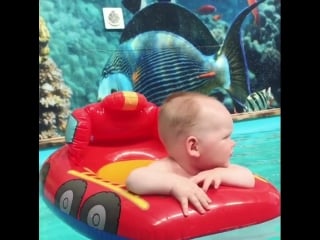 В морском бассейне!