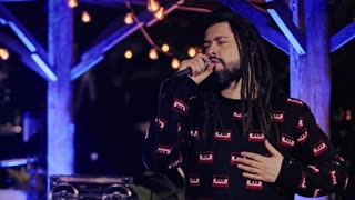 Na rua, na chuva, na fazenda (casinha de sapê)