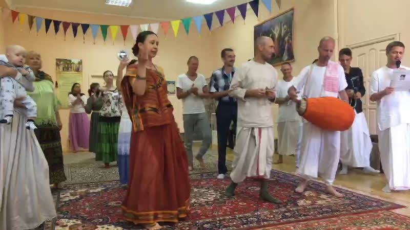 Арати уже началось, потом туласи арати и потом прасад, успевайте )