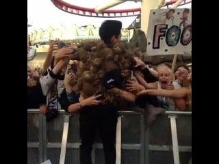 The foooers took my rock bear!! loveee thank u for the awards guys #fooofamily