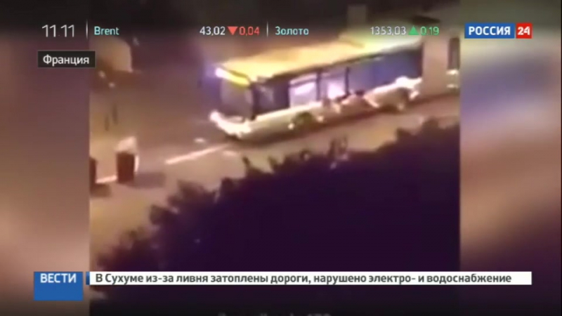 В париже молодые исламисты сожгли пассажирский автобус