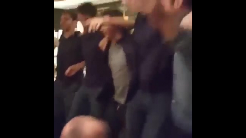 Французские волейболисты спели «калинку»