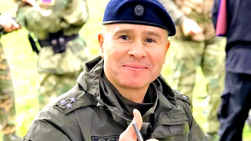 Закрыл собою командира