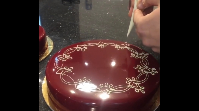 Украшаем зеркальный тортик