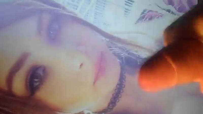 Дрочит и кончает на стримершу карину