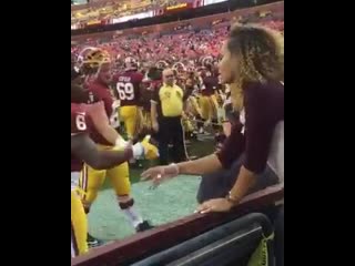 Специальное рукопожатие с подругой