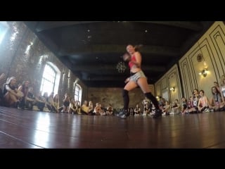 Twerk dance and mean gene – white girl twerk