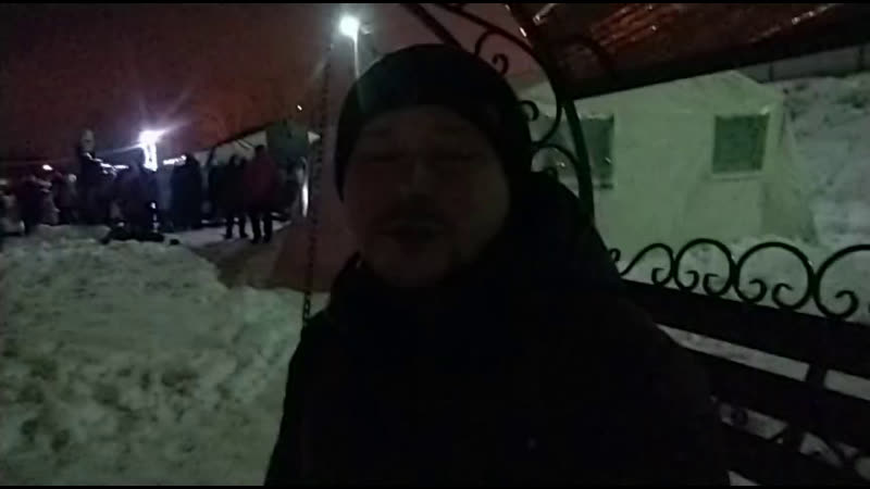 Демчане окунаются в крещенской купели