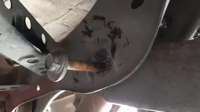 Болт выбивают