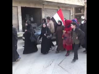 Displaced residents return to their homes in maarat al numan