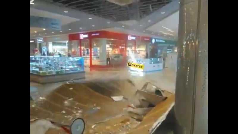 В трц «сильвер молл» в иркутске из за затопления рухнул потолок