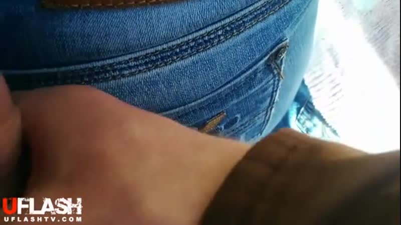 Маленькие сисечки в джинсовой юбке (ФОТО)