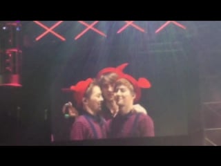 [fancam] 160110 exoluxion in singapore day 2 sehun tried to make xiumin and suho kiss